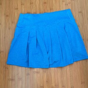 Vuori Vibrant Blue Skirt in excellent condition